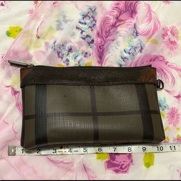 Vintage Burberry clutch/wristlet. - Picture 2 of 4